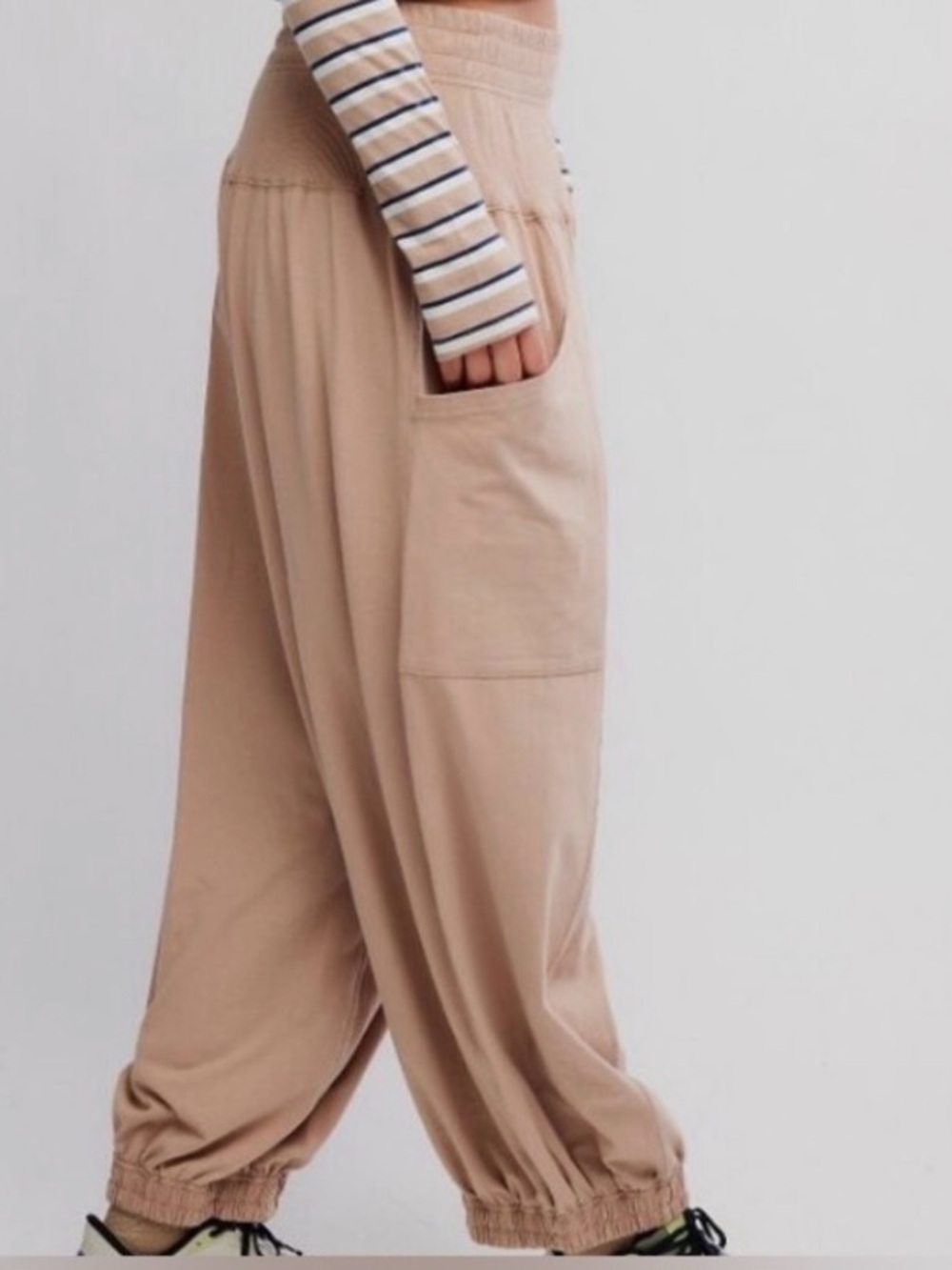 Free People Movement Up in the Air pants. NWOT. Sandy - Picture 2 of 7